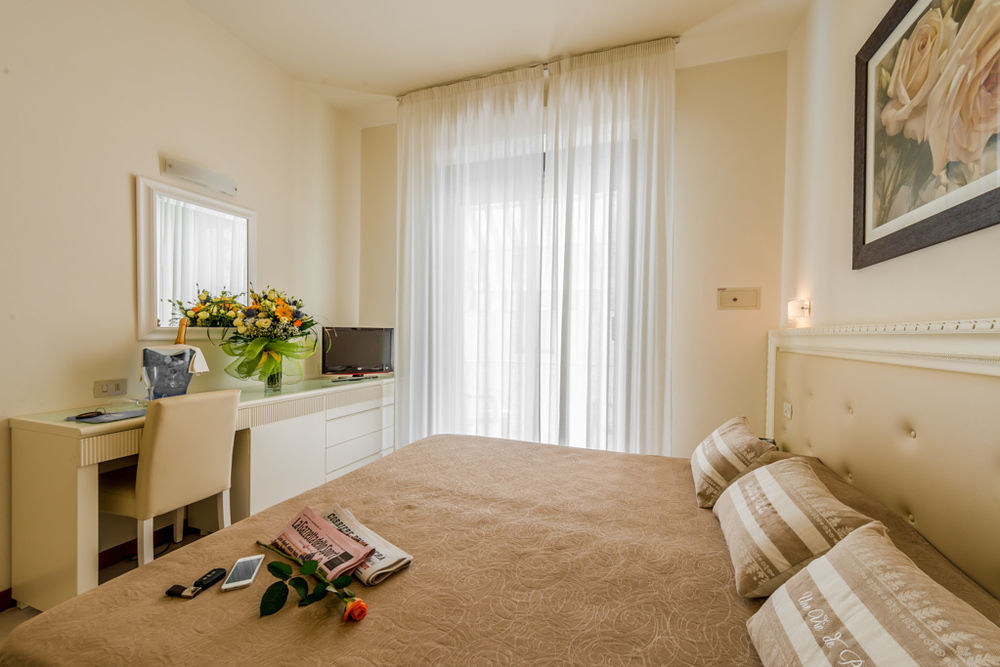 Hotel Athena Червия Экстерьер фото